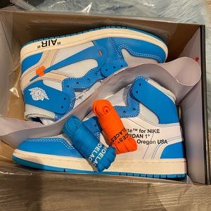 Jordan 1 Retro Off-White UNC, 7 men’s 8.5 women’s